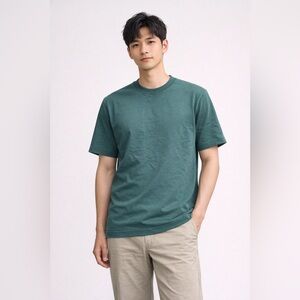 Uniqlo AIRism Green T-Shirt Size M Lightweight Crewneck Tee